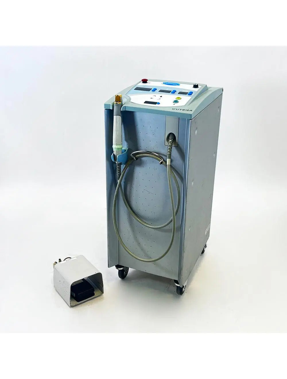 2005 Cutera Altus CoolGlide RVantage 110 Vantage Nd YAG 1064 Hair Removal Laser