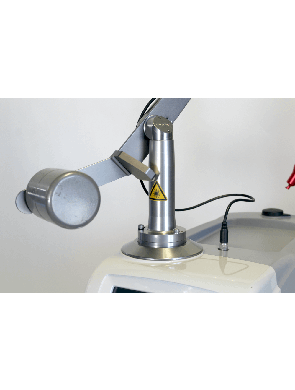 2011 Lutronic Spectra Dual Pulsed Nd YAG Laser Class IV