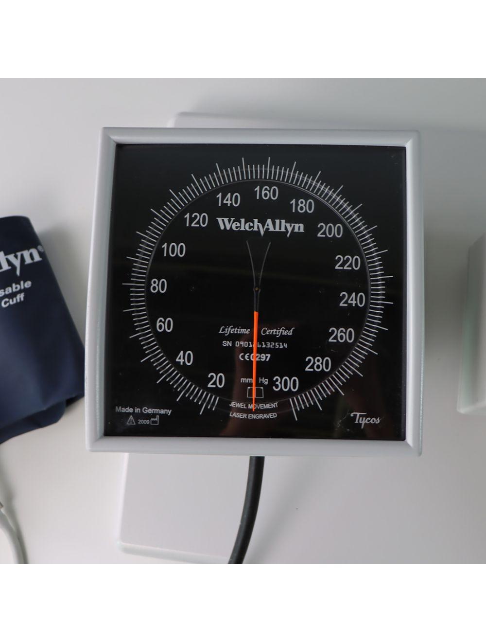Welch Allyn Integrated Wall Diagnostic System Complete with Wall Board, Blood Pressure, 2 Heads and Specula Dispenser