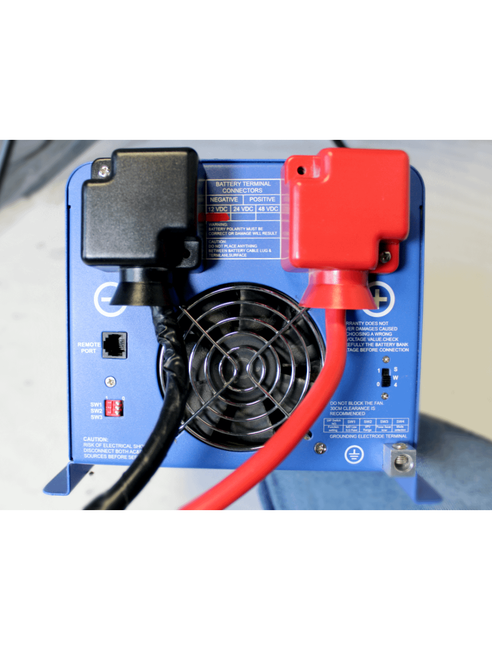 2000 Watt Pure Sine Inverter Charger 12Vdc to 120Vac Output and Battery